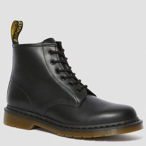 NWOT- DR. MARTENS 101 SMOOTH LEATHER ANKLE BOOTS
